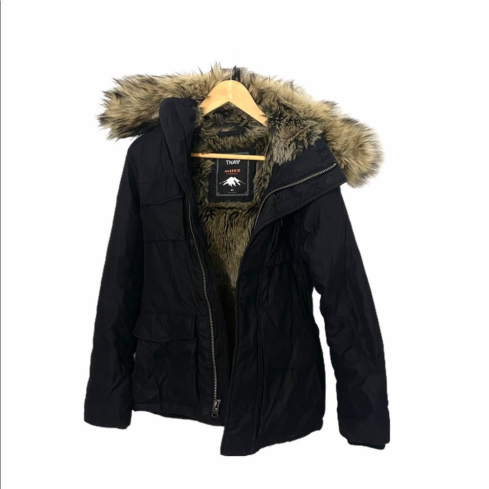 Aritzia 'Niseko' down slim fit parka in size xs